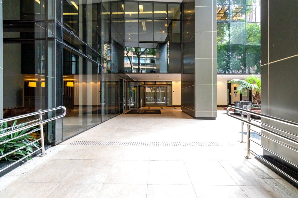 Entrada do Edifício Universe Life Square Office